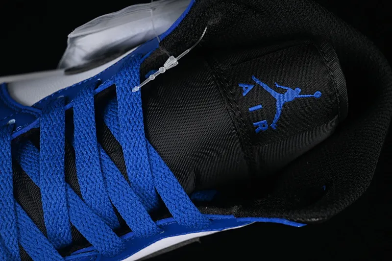All categories Air Jordan Jordan series basketball shoes Air Jordan 1 Mid Air Jordan 1 Mid AJ1 Joe 1 white and blue color Zhongbang basketball shoes DQ8423-402